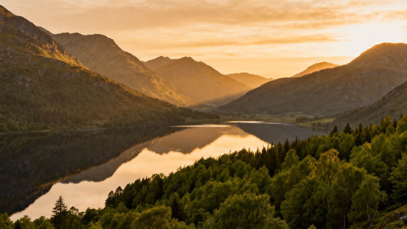 湖光山色映夕阳图片