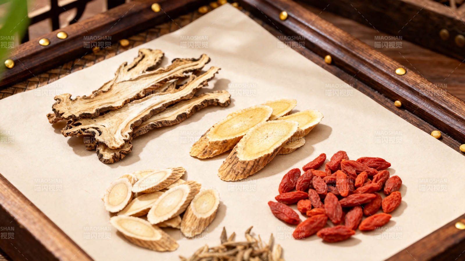 中药材展示 当归黄芪枸杞图片