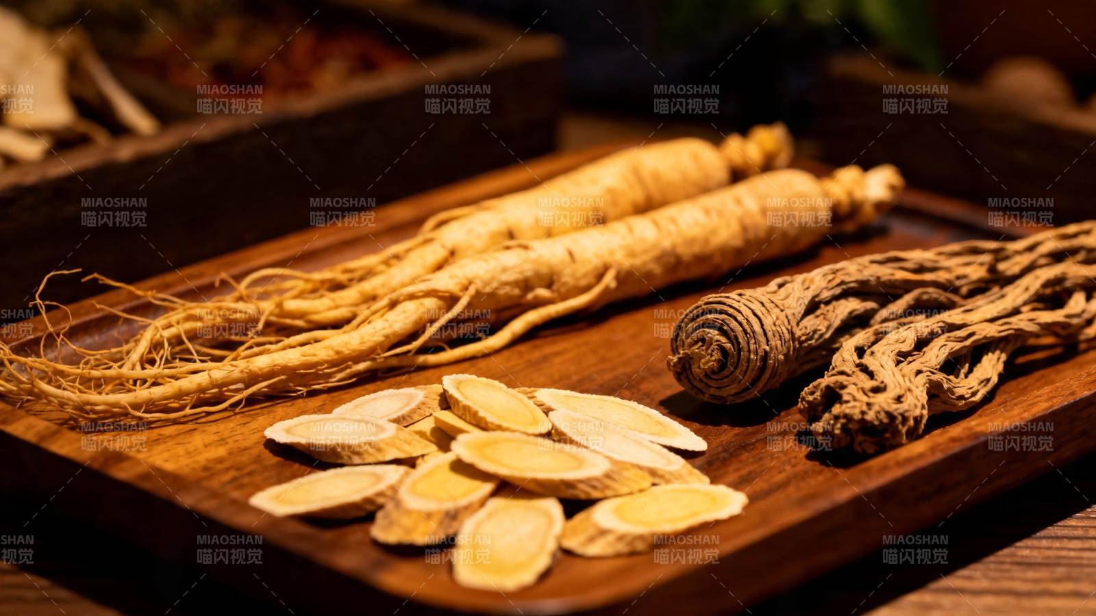 人参切片与整根药材展示图片