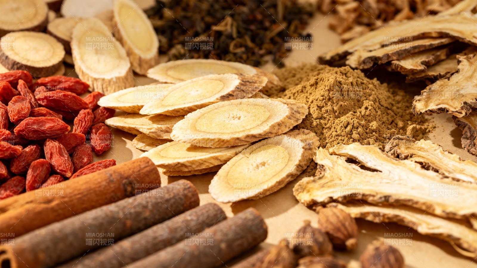 中药材拼盘 枸杞桂皮黄芪等图片