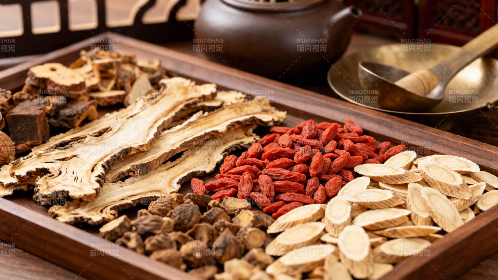 中药药材托盘展示图片