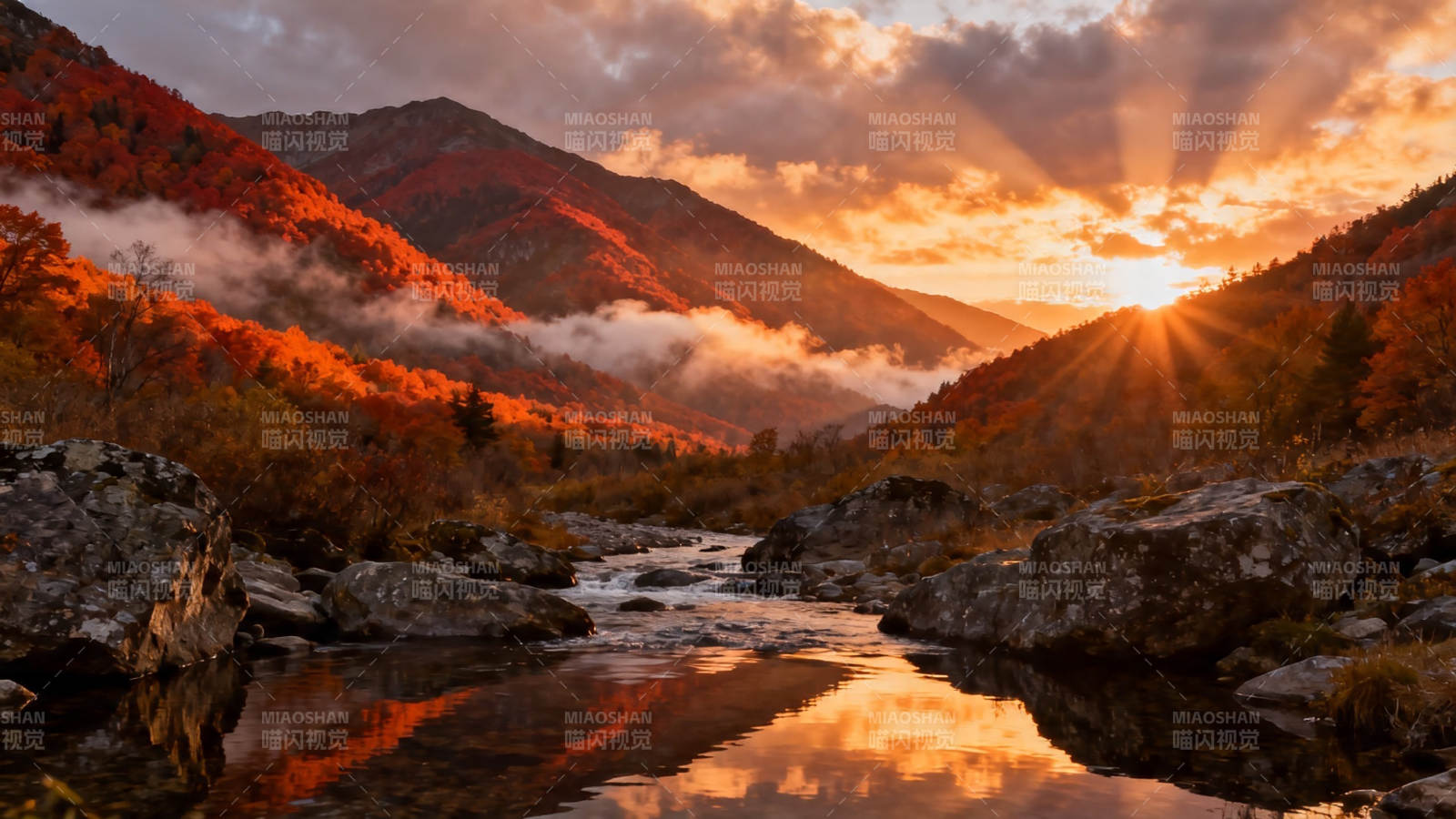 秋山夕照 溪映霞光图片