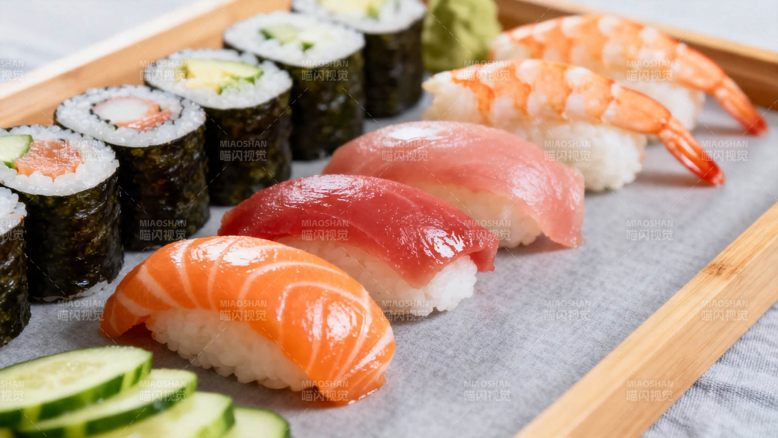 日式寿司拼盘 鲜美诱人图片