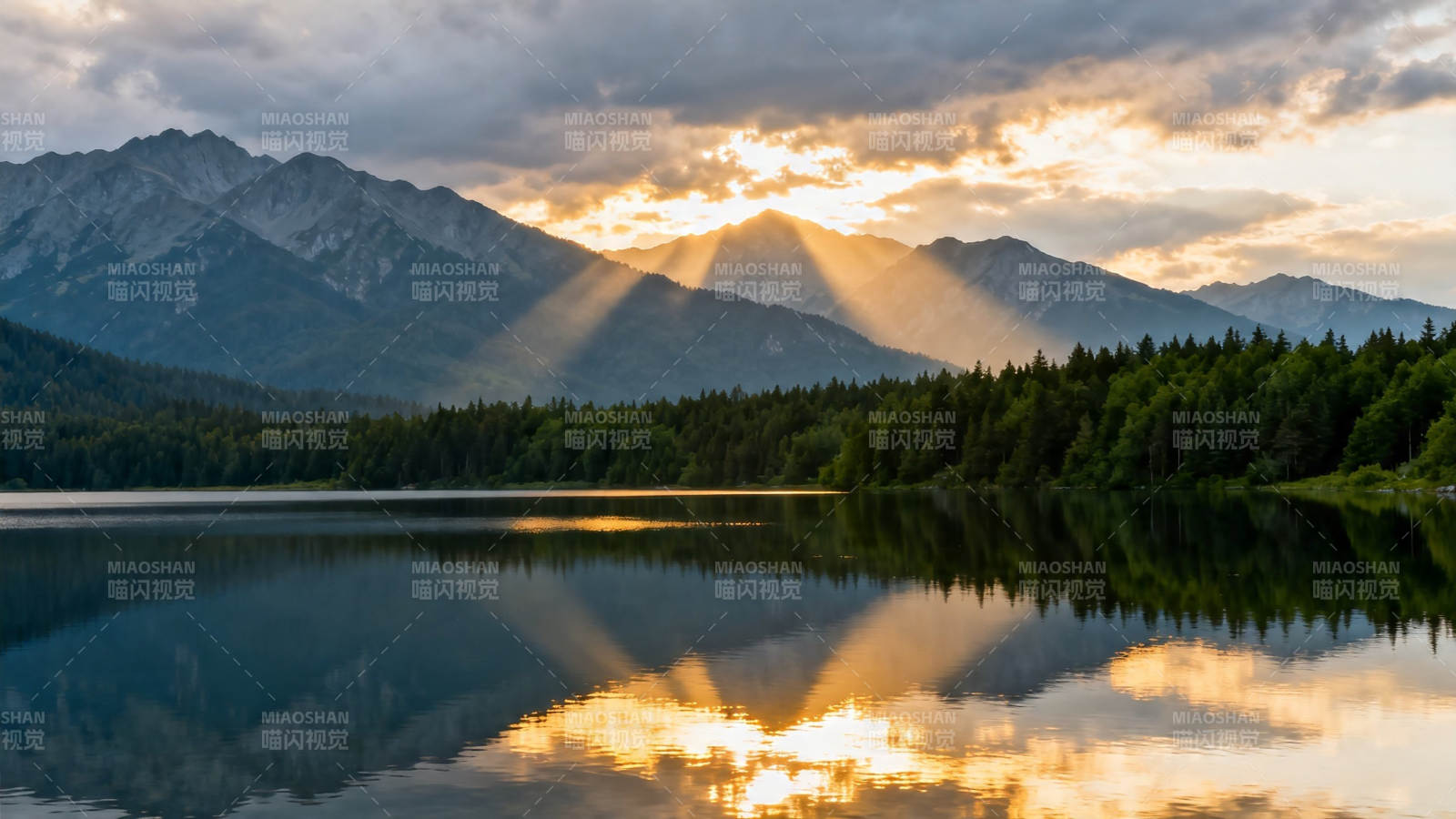 山湖夕照 云光倒影如画图片