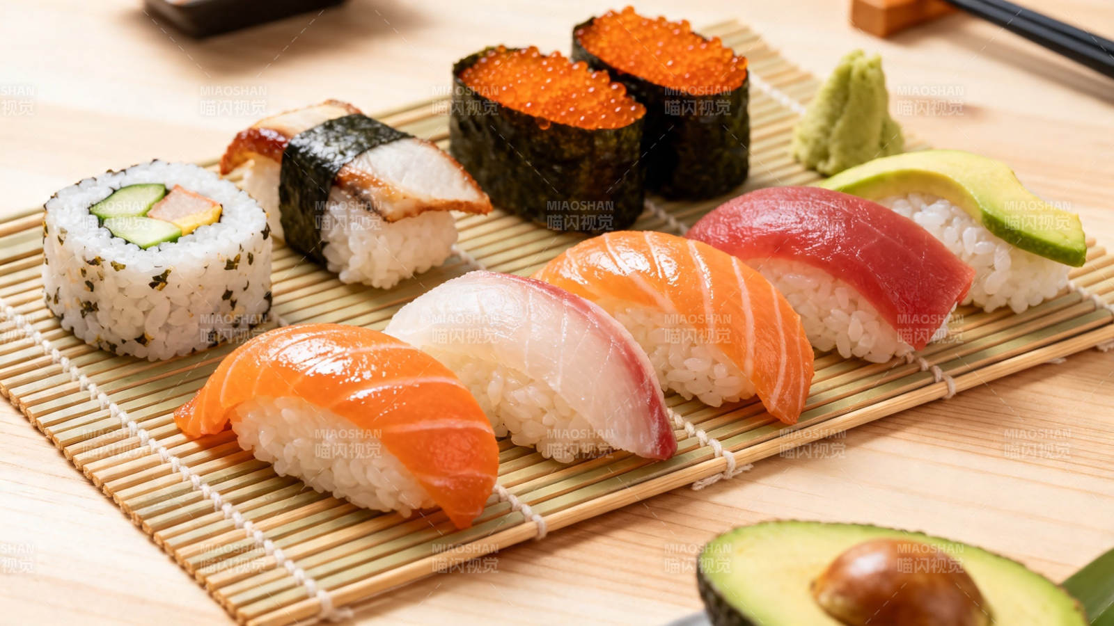 日式寿司拼盘 鲜美诱人图片