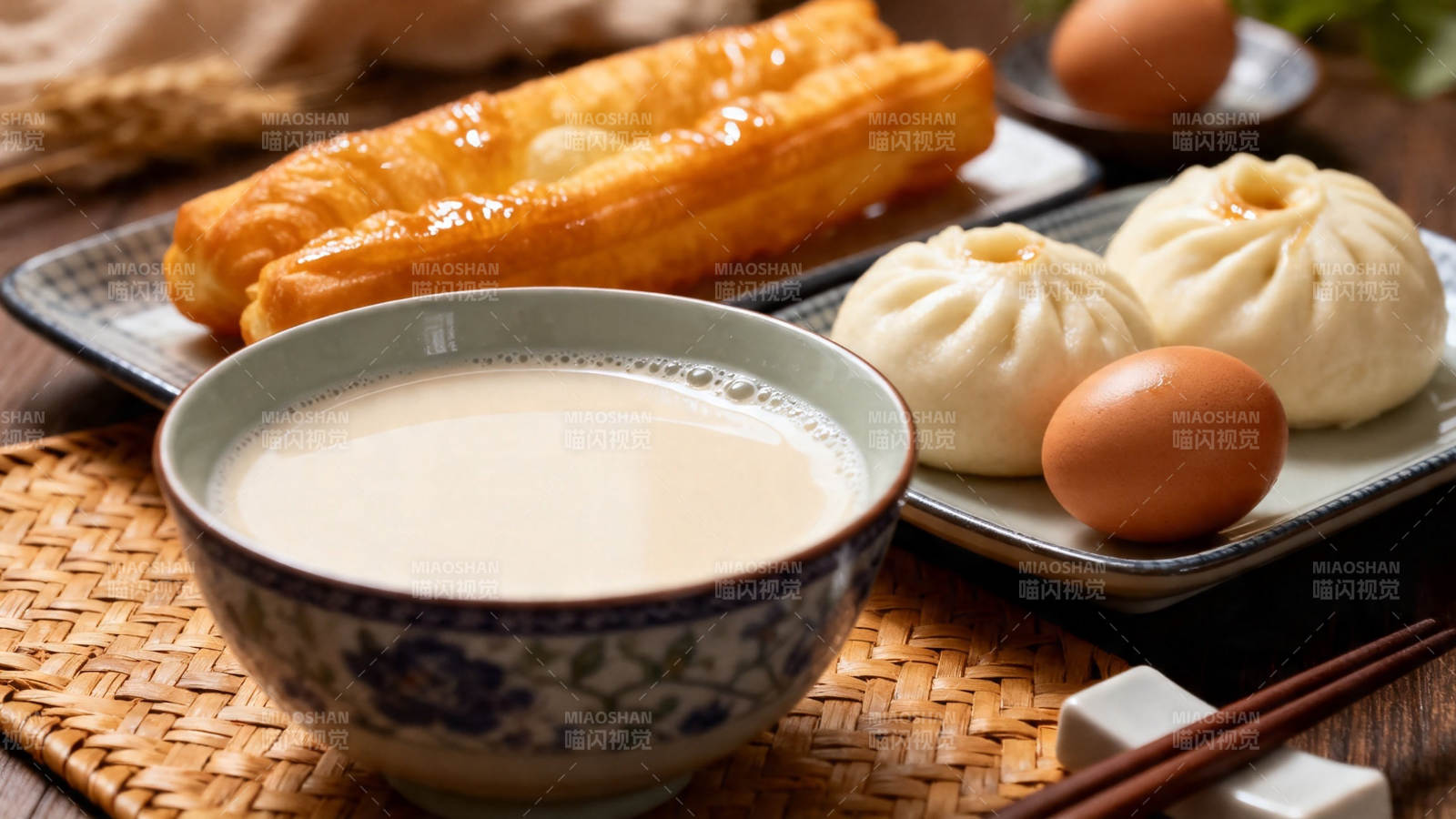 豆浆油条包子鸡蛋早餐图片