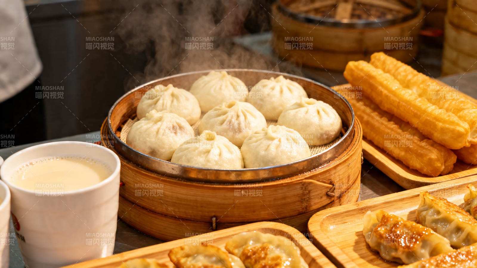 中式早餐 包子油条豆浆图片