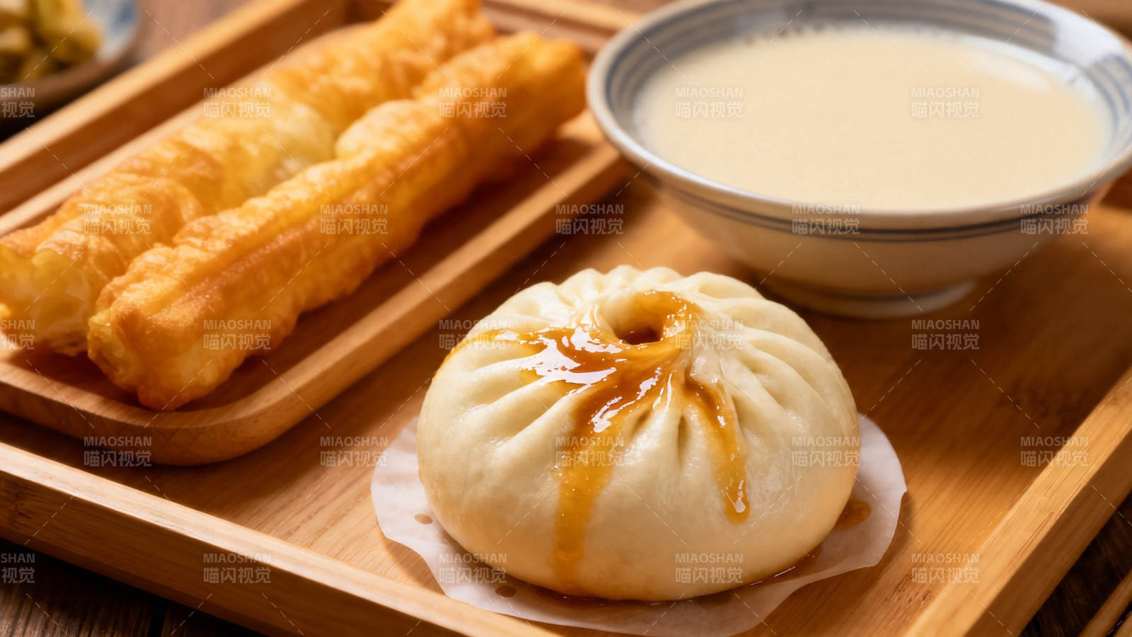 豆浆油条配包子 经典早餐图片