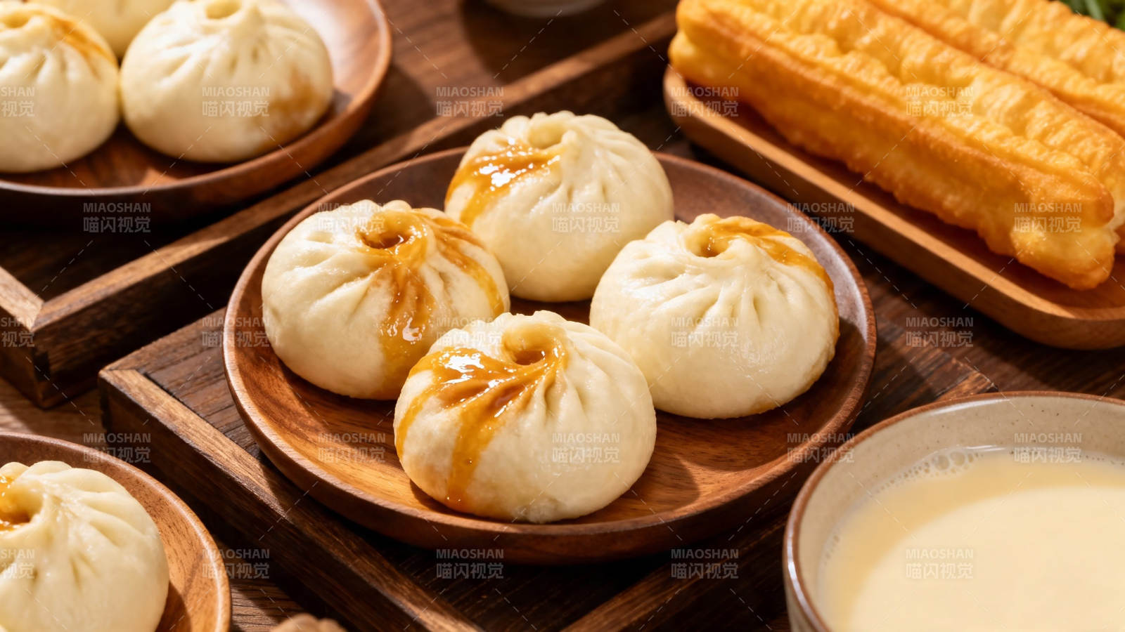 小笼包配油条豆浆早餐图片