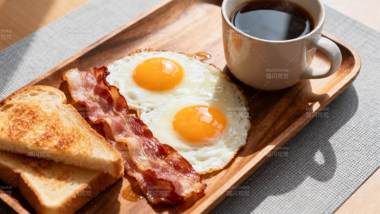 经典美式早餐 煎蛋培根吐司咖啡图片