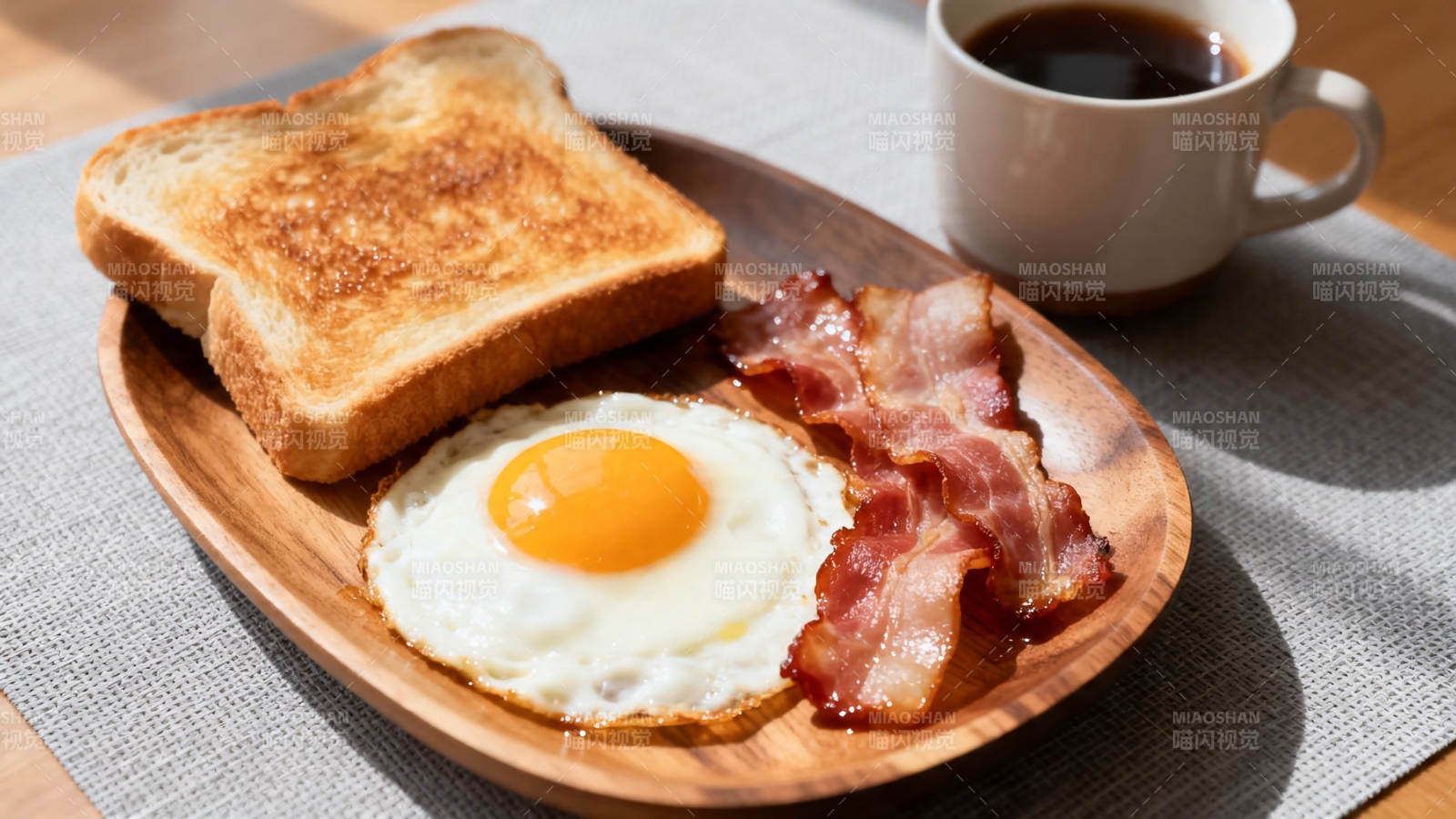 经典美式早餐 煎蛋培根吐司图片
