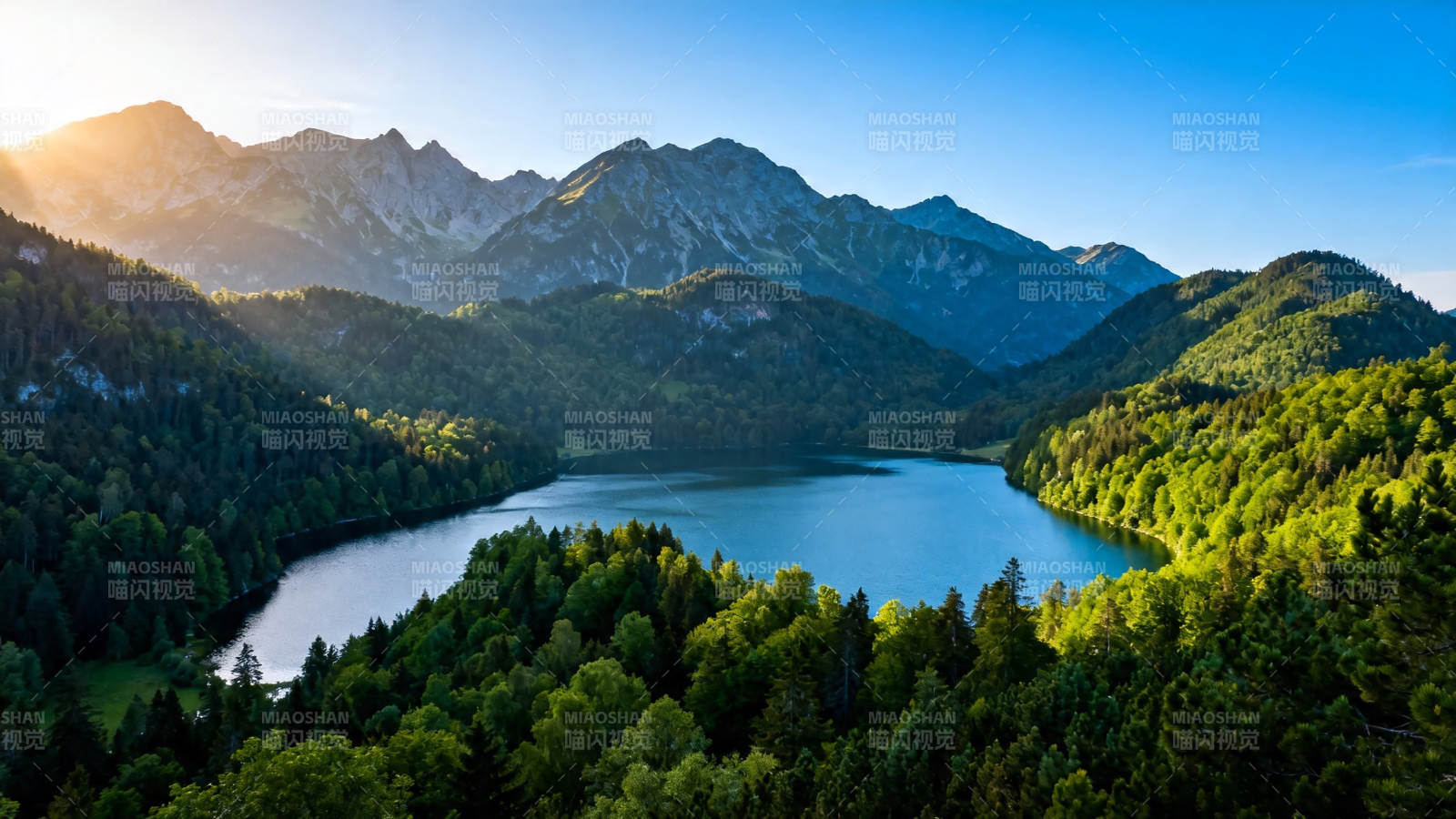 山湖映翠 晨光醉人景图片