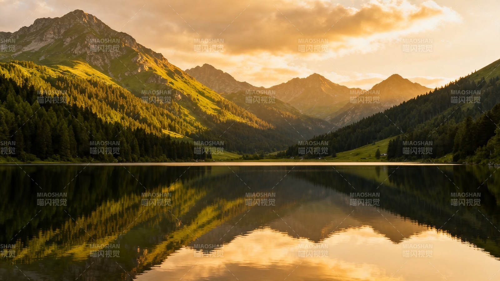 山湖夕照 倒影如画图片