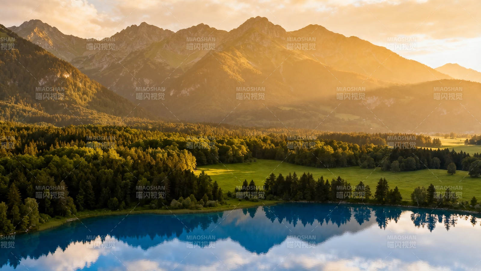 山湖夕照 静美如画图片