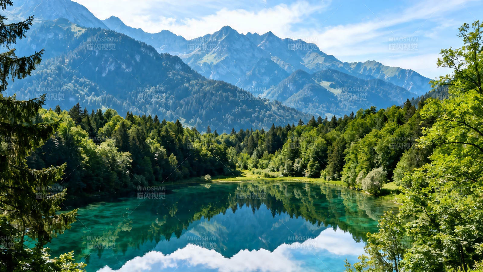 青山映碧水 云影共徘徊图片