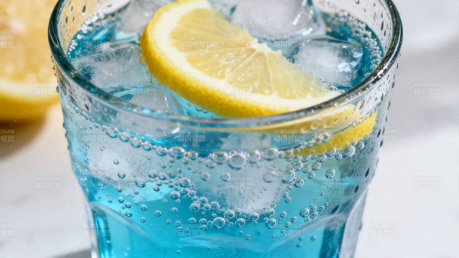 冰蓝柠檬气泡饮图片