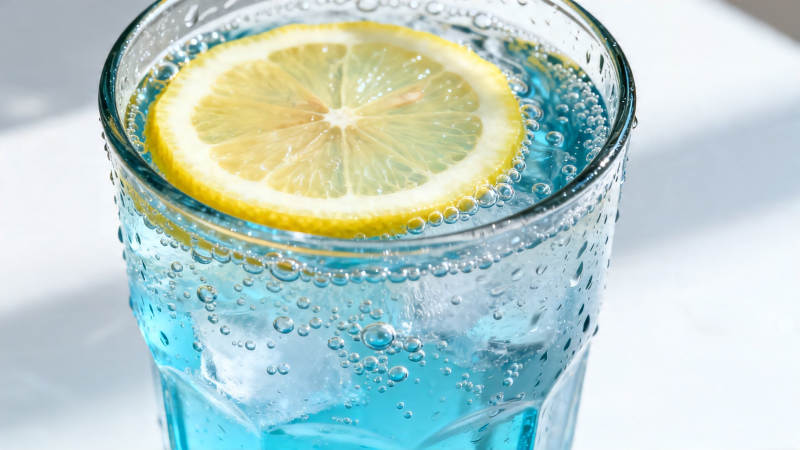 冰蓝柠檬气泡水图片