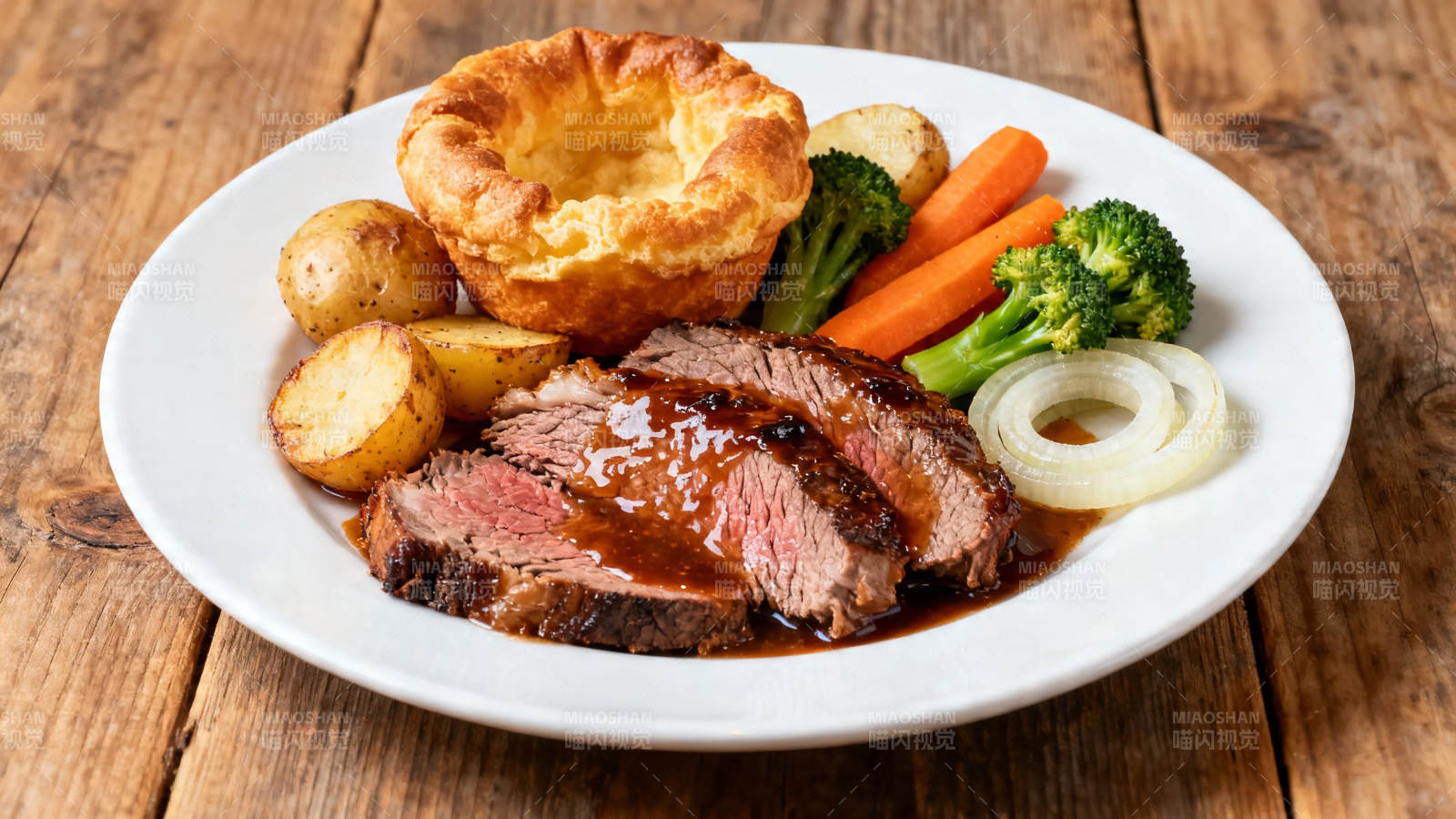 英式烤牛肉配约克布丁图片