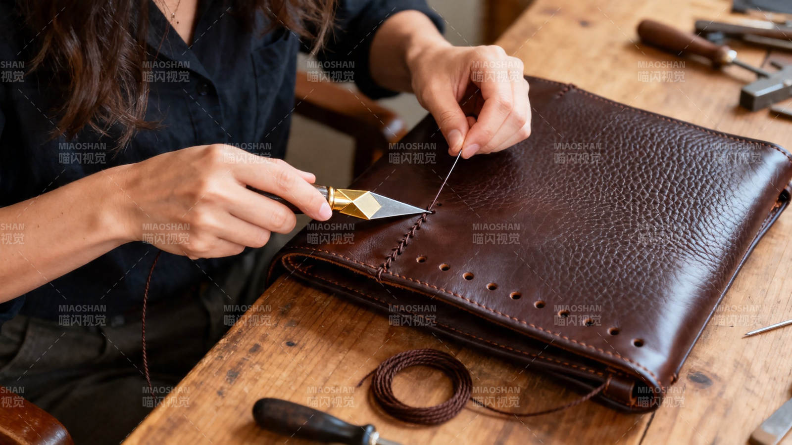 手工缝制皮革笔记本图片