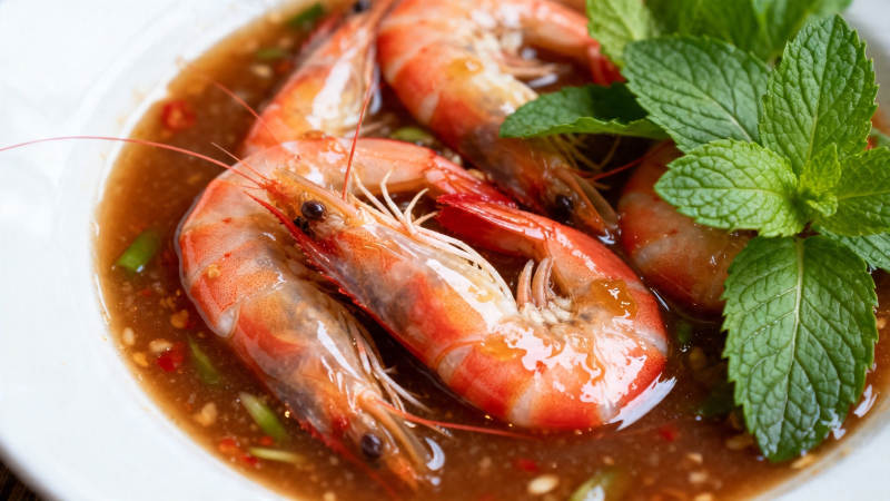 泰式酸辣虾配薄荷叶图片