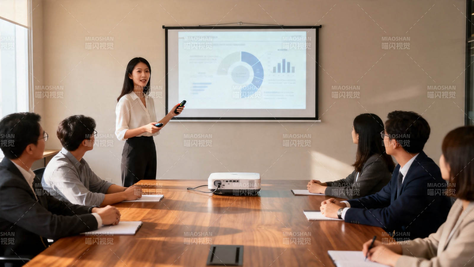 商务会议演示现场图片