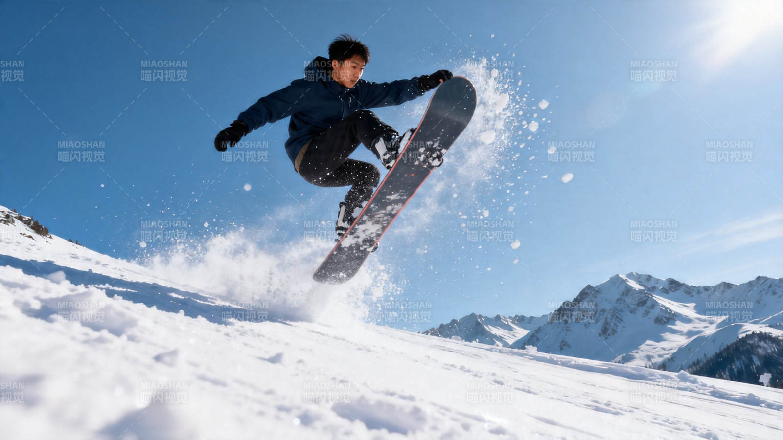 雪上飞人腾空跃起图片
