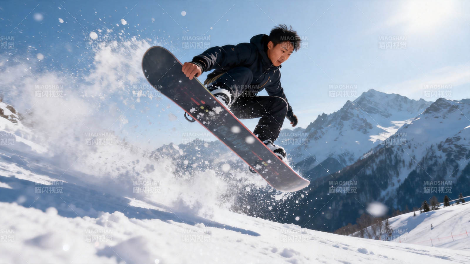 雪山飞跃 单板滑雪英姿图片