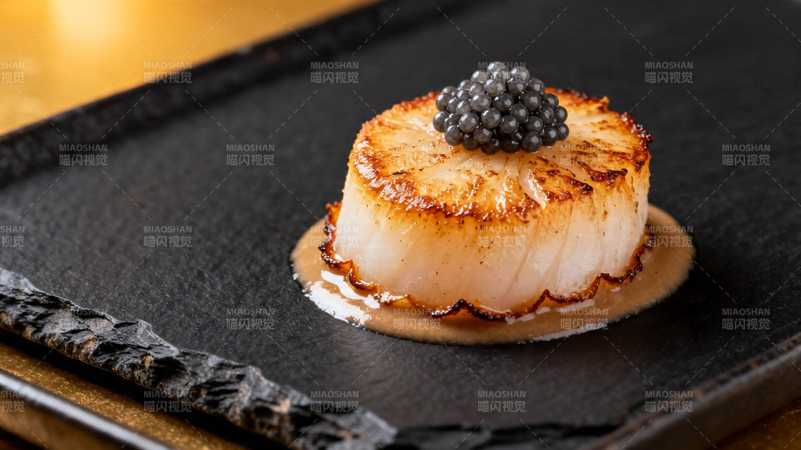 鱼子酱煎扇贝 精致奢华图片