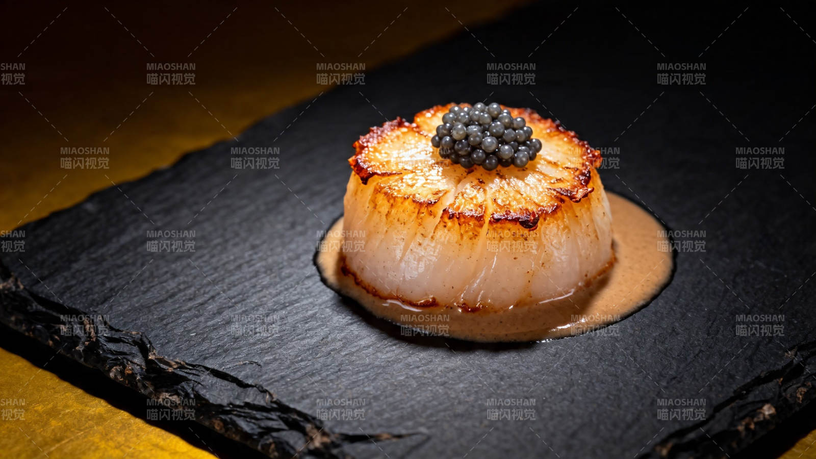 香煎扇贝配鱼子酱图片