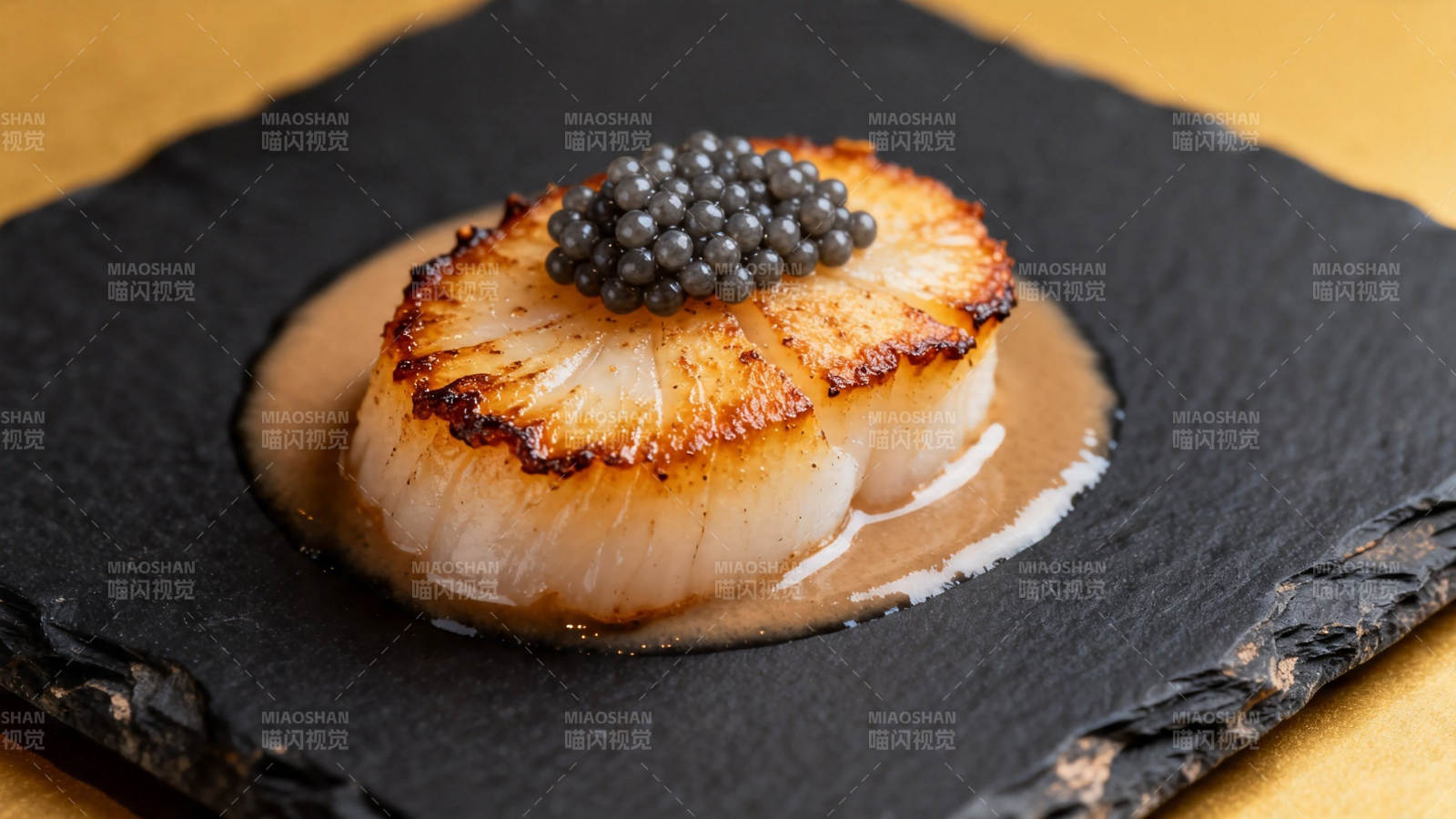 煎扇贝配鱼子酱图片