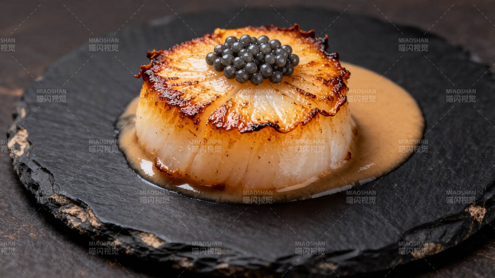 香煎扇贝配鱼子酱图片