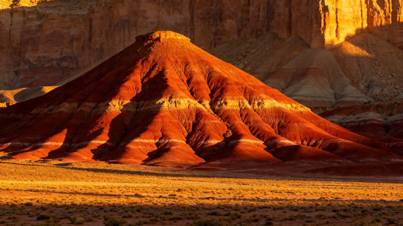 红岩夕照 荒漠奇峰图片