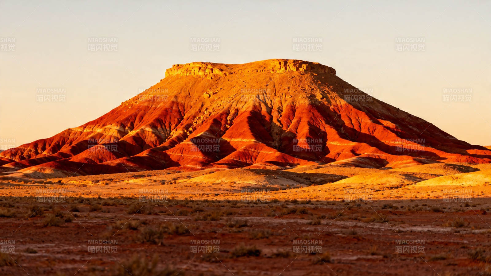 红岩山夕照 荒漠映金辉图片