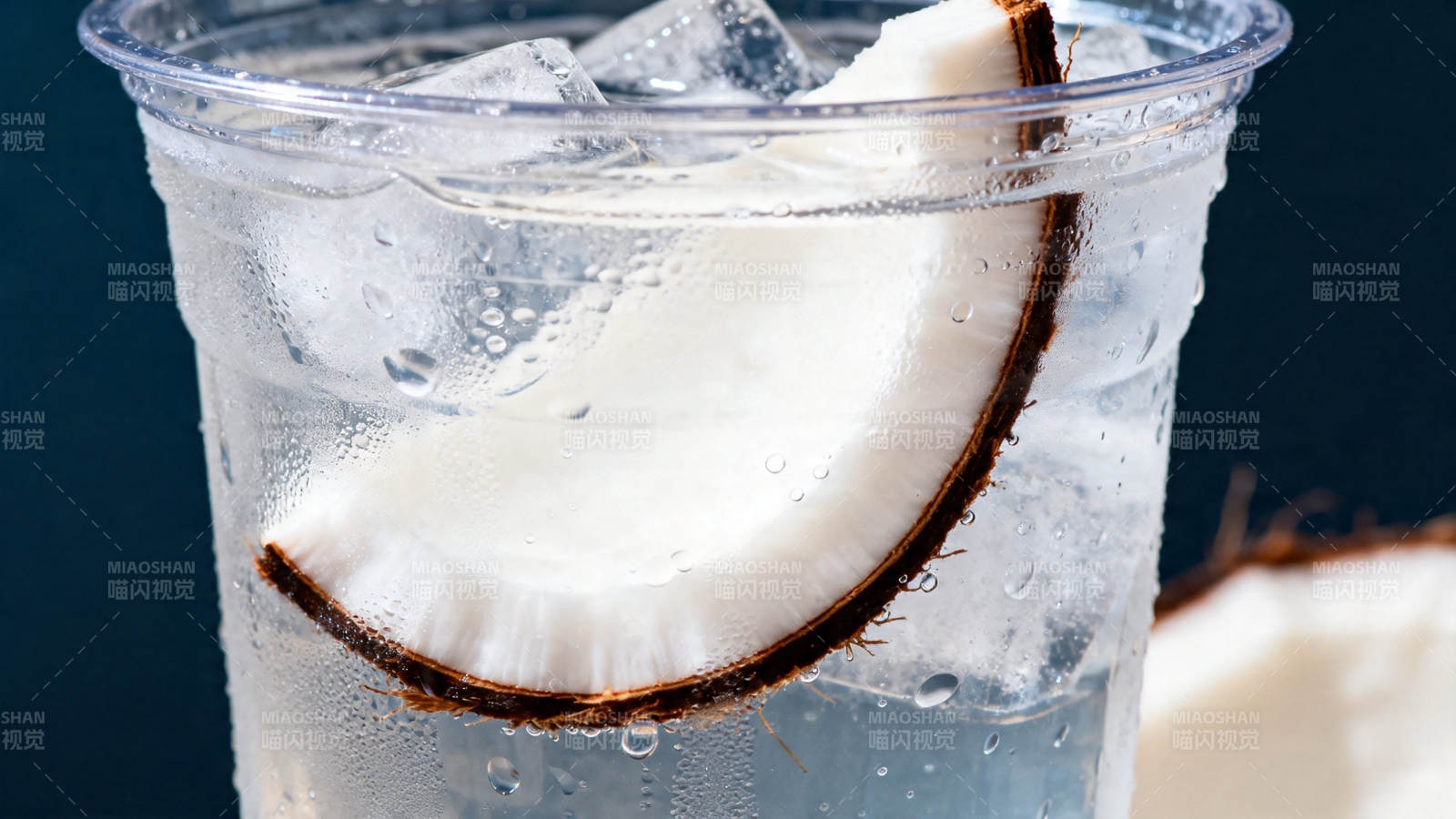 椰片冰饮 清凉一夏图片