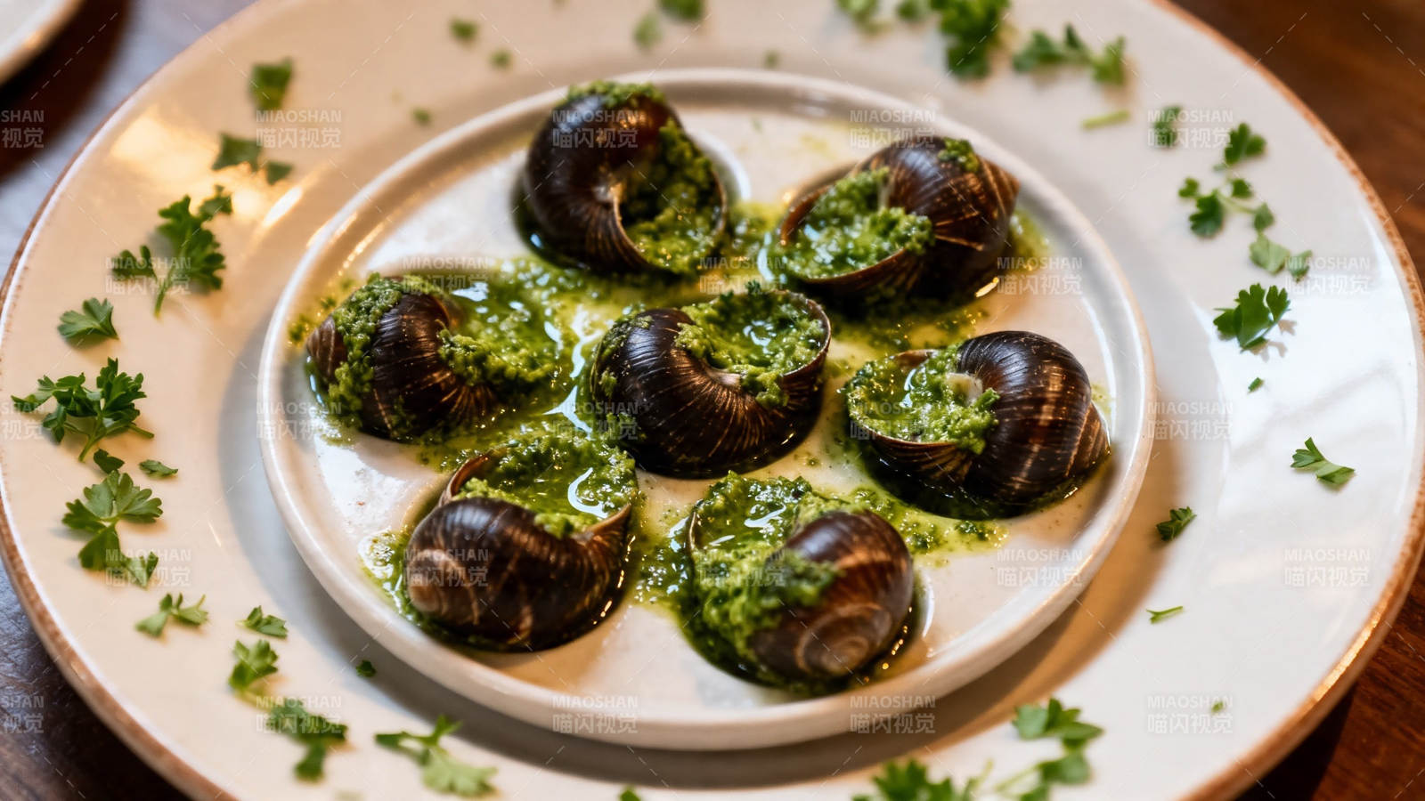 法式焗蜗牛配香草酱图片