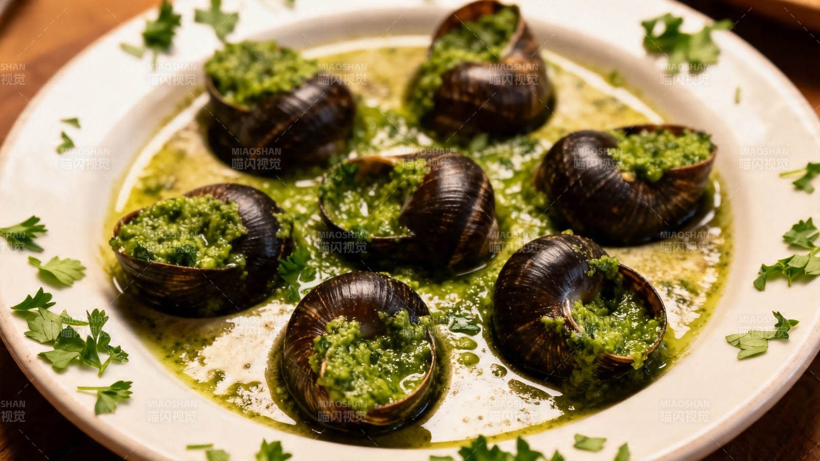 法式蒜香蜗牛配香草黄油图片