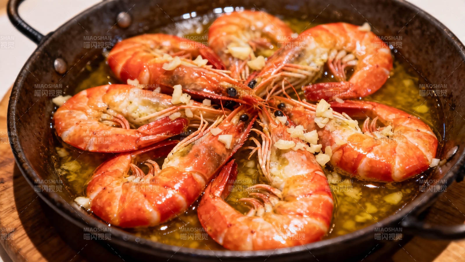 铁锅蒜香大虾 金黄诱人图片