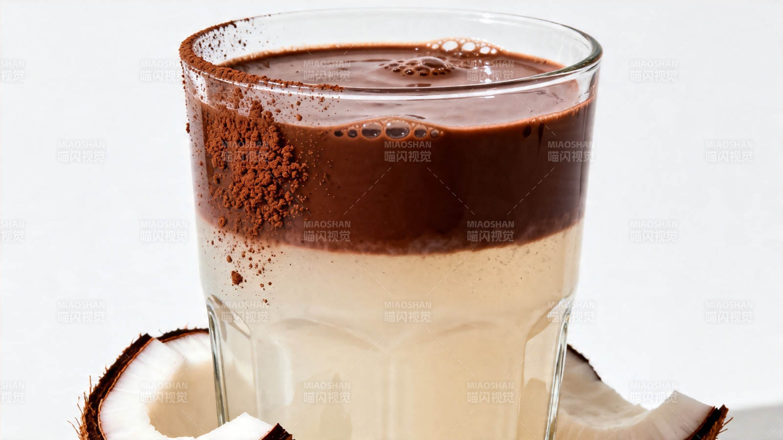 椰香巧克力分层饮品图片