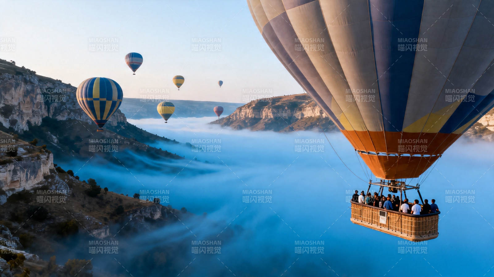热气球云海日出奇景图片