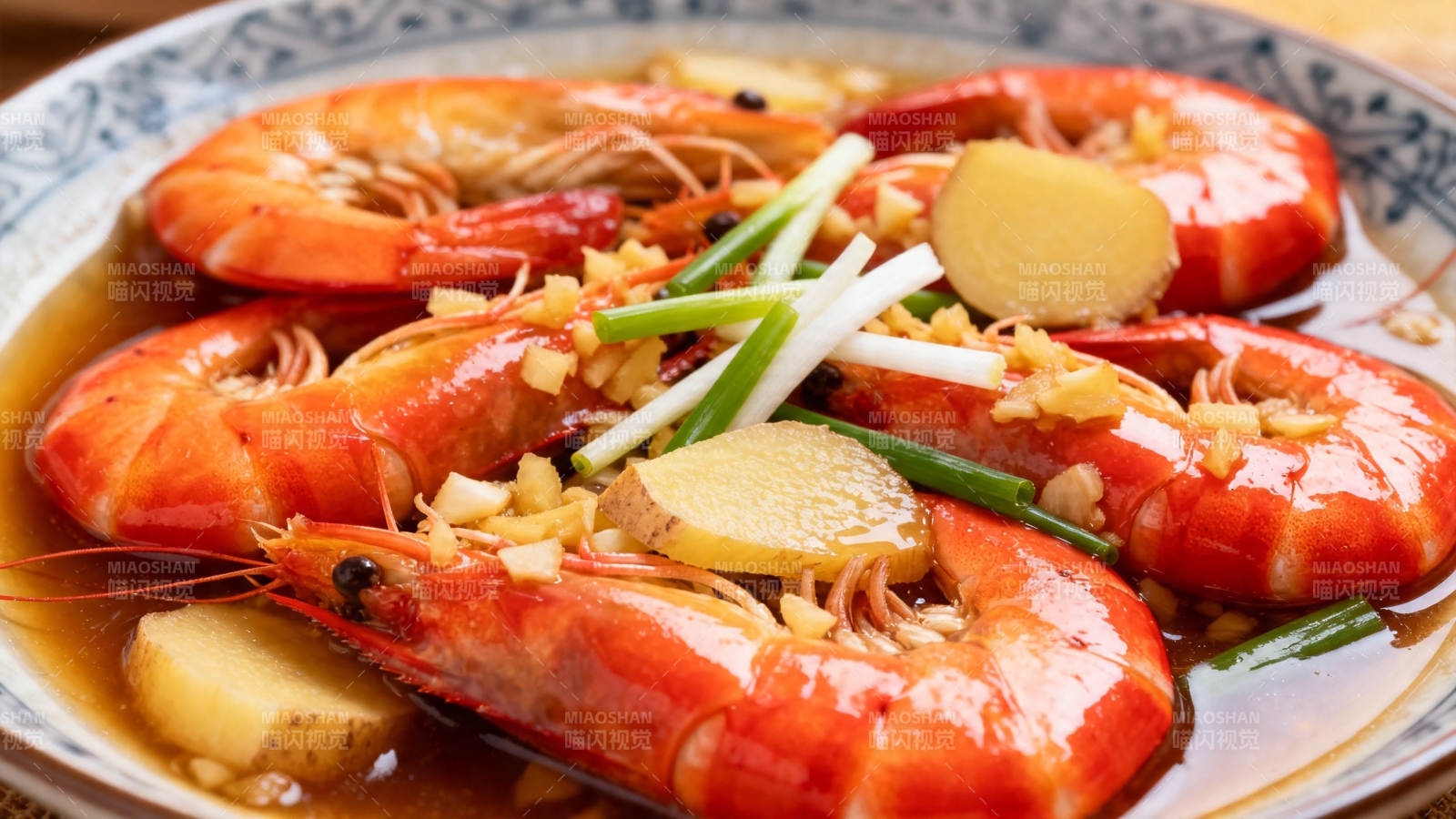 蒜香大虾 鲜红诱人图片