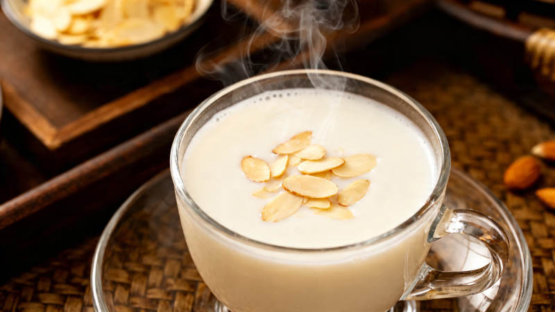 热杏仁奶 香暖诱人图片