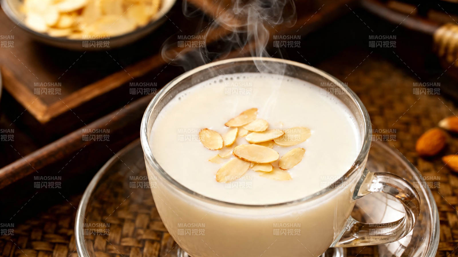 热杏仁奶 香暖诱人图片