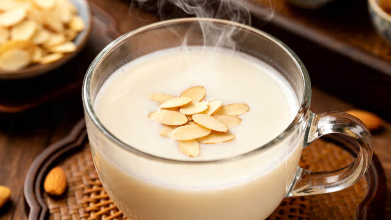 热杏仁奶 香浓暖胃图片