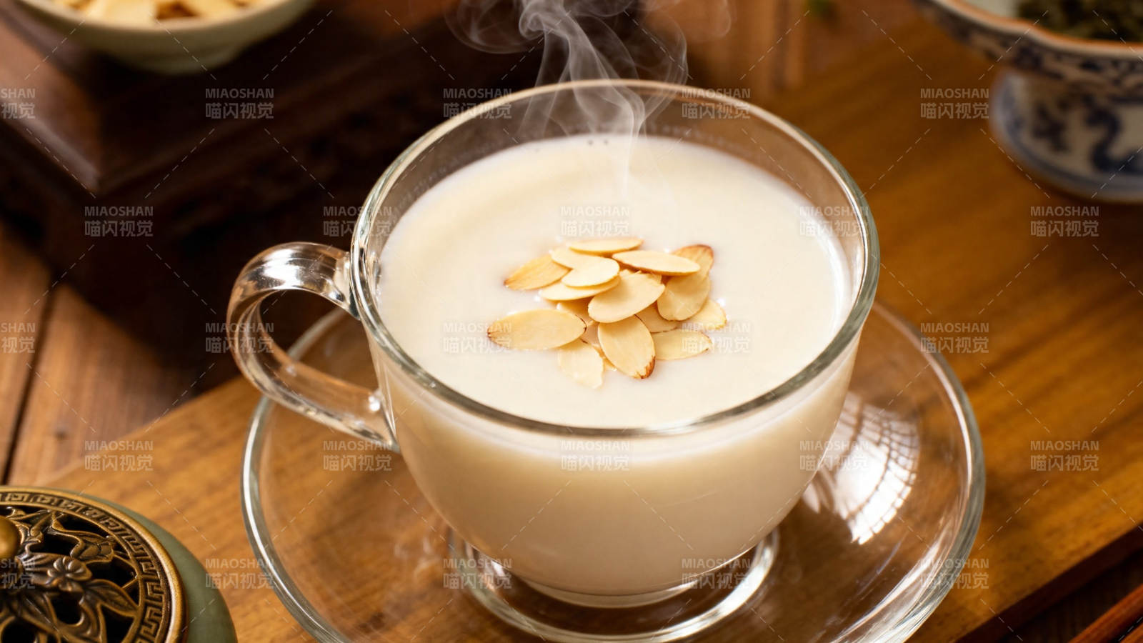 热杏仁奶 香暖诱人图片