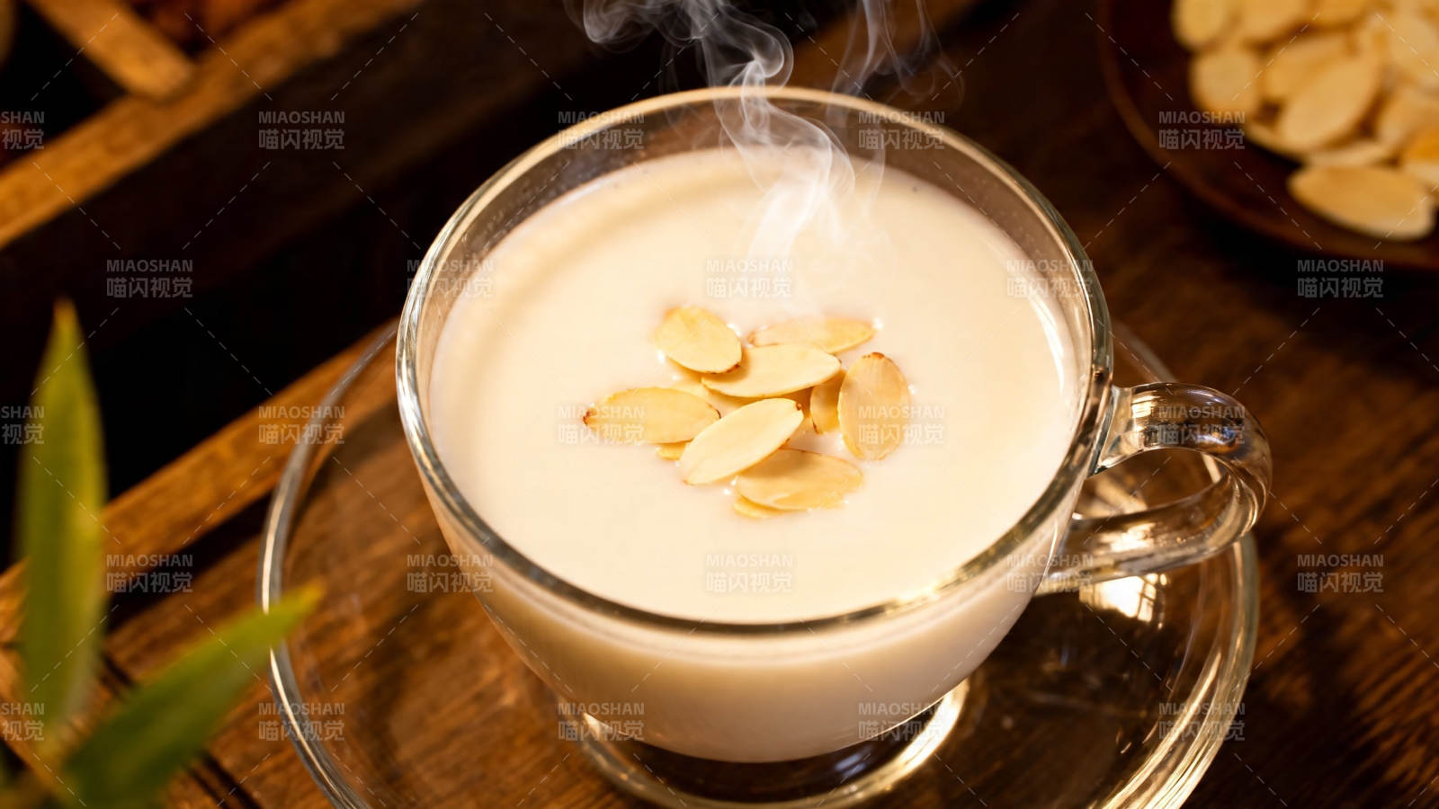 热杏仁奶 香暖诱人图片