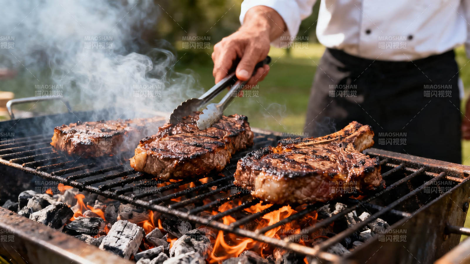 炭火烤牛排 香气四溢图片