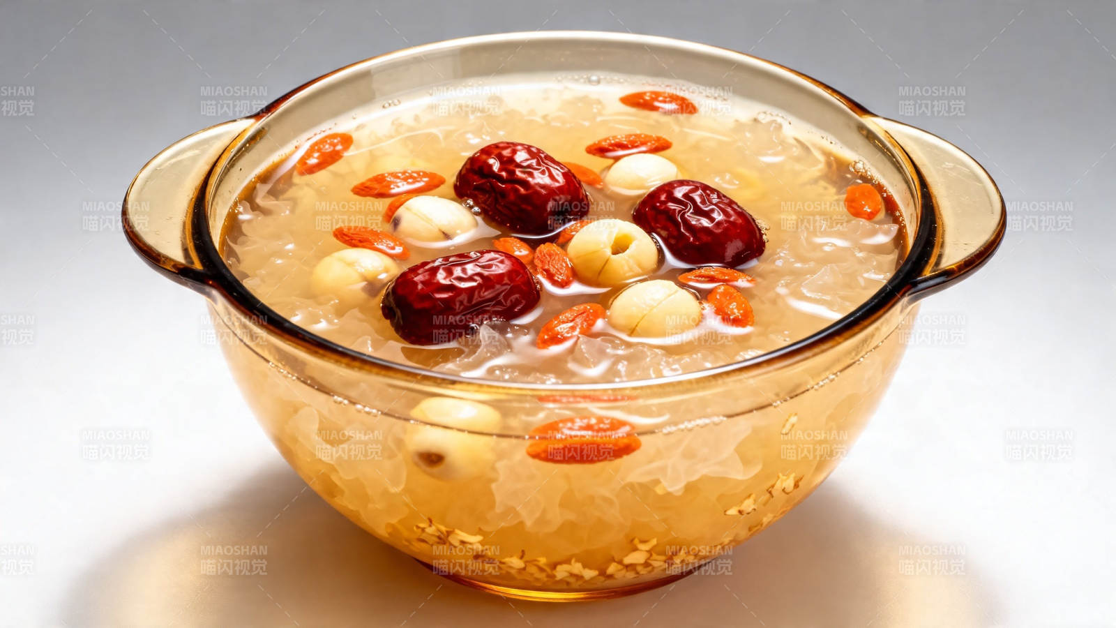 红枣莲子银耳羹图片