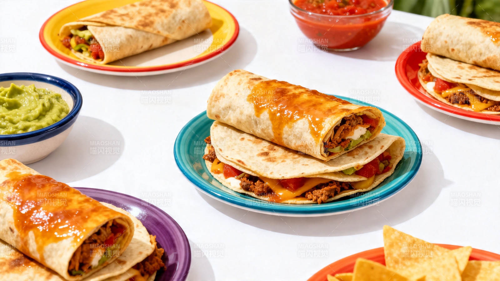 墨西哥卷饼配酱料小食图片