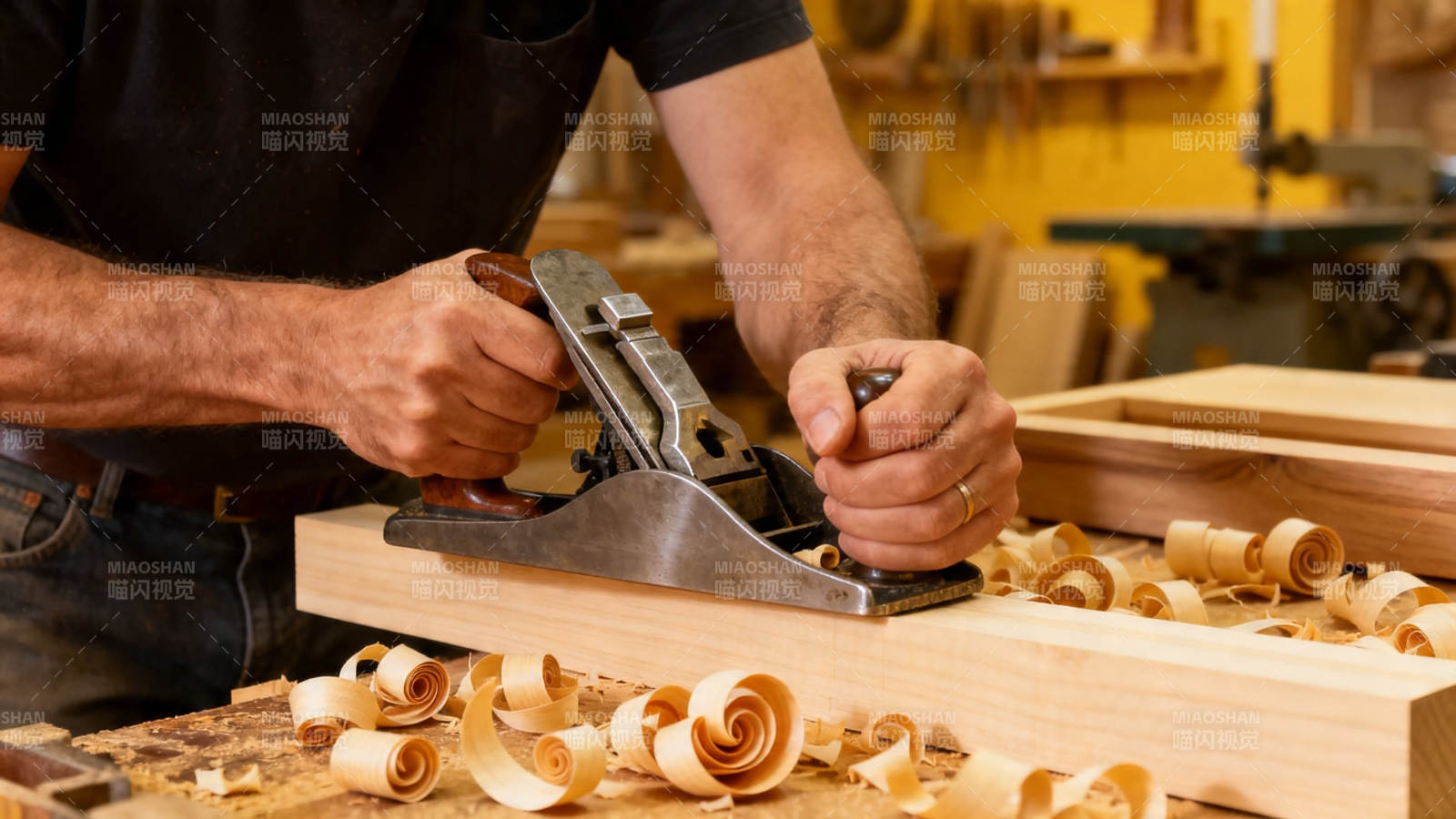 木工刨花 匠心独运图片