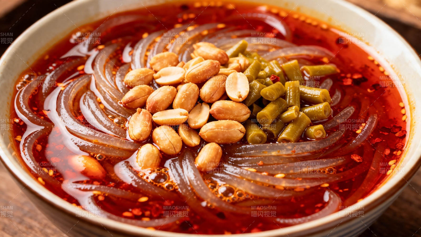 红油酸辣粉 花生豆角香图片